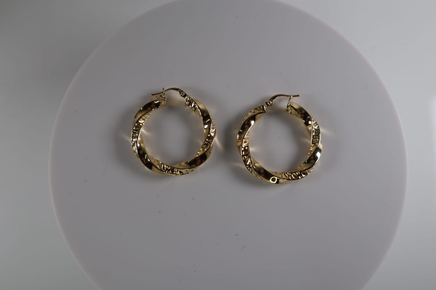 18 Ct. gold earring اقراط ذهب 18 قيراط