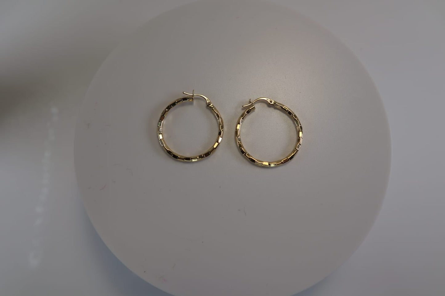 18 ct. gold earring اقراط ذهب 18 قيراط