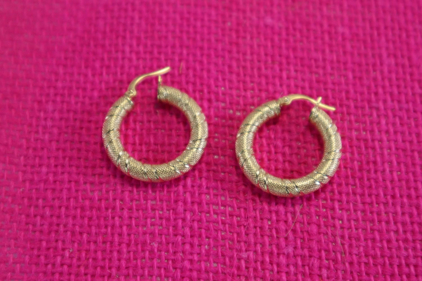 18 ct. gold earring اقراط ذهب 18 قيراط