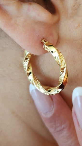 18 Ct. gold earring اقراط ذهب 18 قيراط
